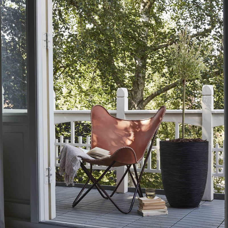 Load image into Gallery viewer, Capi bloempot nature rib elegant laag 36x47 cm zwart kblr782
