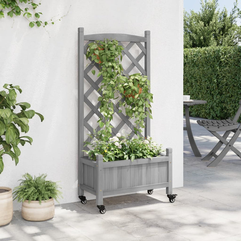 Load image into Gallery viewer, Vidaxl plantenbak met latwerk en wielen massief vurenhout grijs
