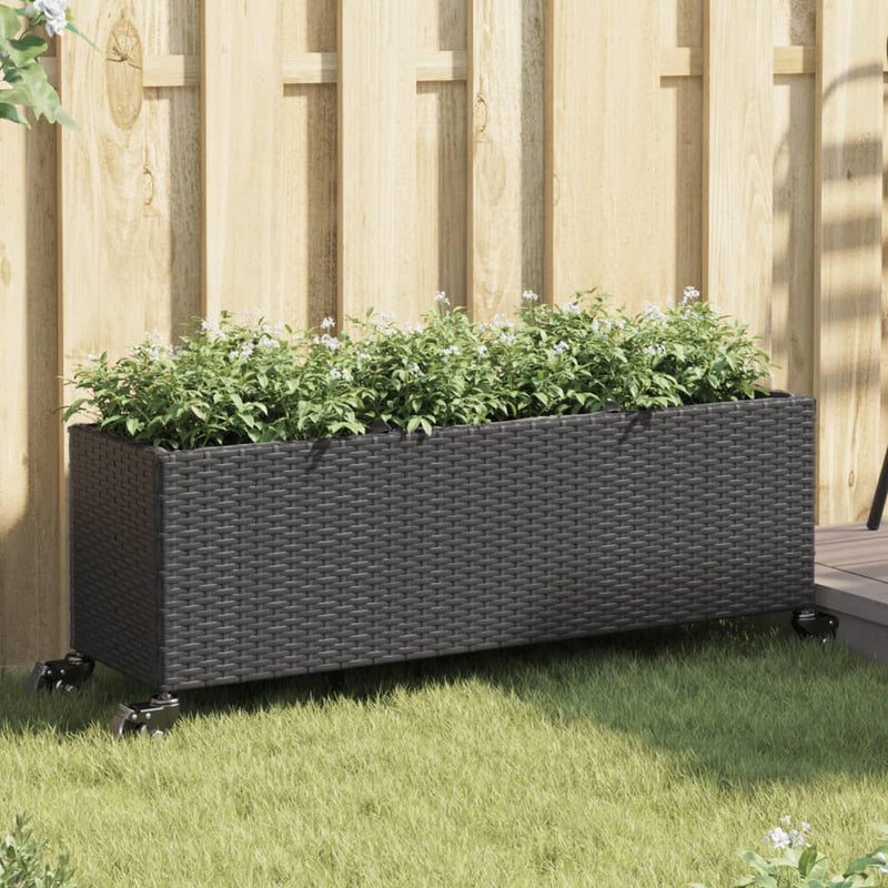 Load image into Gallery viewer, Vidaxl plantenbak met wielen 3 potten 107x32x38 cm poly rattan zwart
