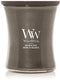 Woodwick hourglass medium geurkaars - melanite mist - antraciet - 60 branduren