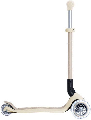Globber kinderstep primo foldable lights eco coconut vanaf 3 jaar - step met 3 wielen - met verstelbaar stuur en gepatenteerd inschakelbaar stuurslot - met lampjes in de wielen