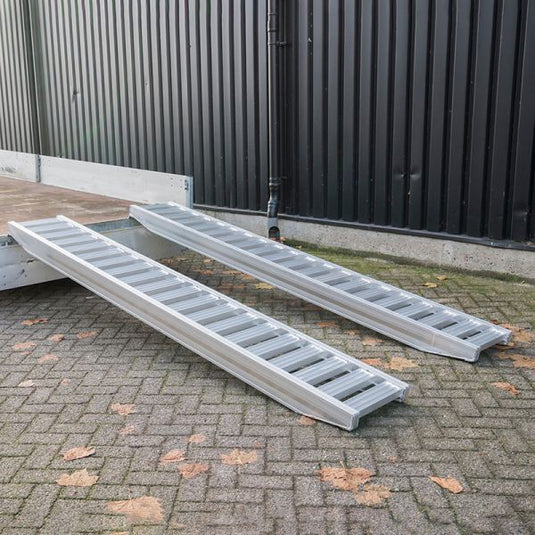 Oprijplank stuk 300 cm 2500kg.
