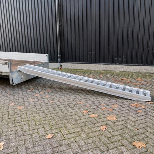 Oprijplank stuk 350 cm 2500kg.