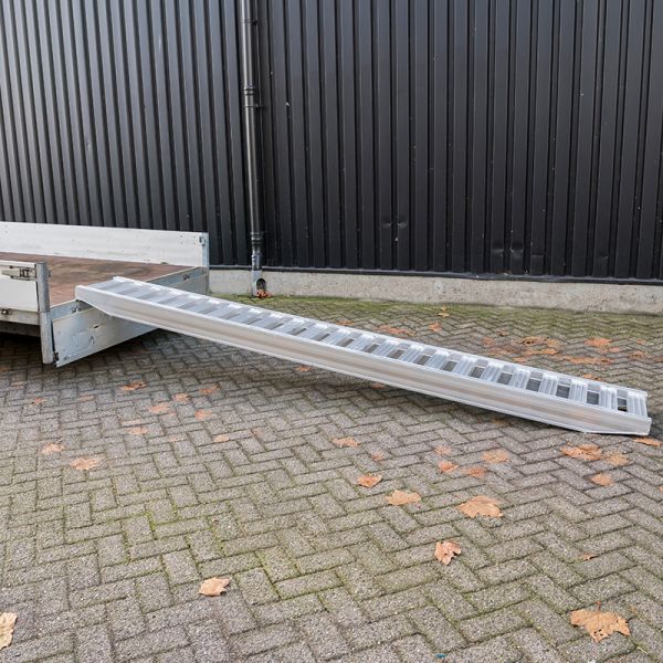 Load image into Gallery viewer, Oprijplank stuk 350 cm 2500kg.
