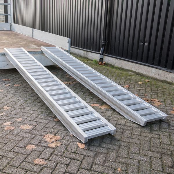 Load image into Gallery viewer, Oprijplank stuk 350 cm 2500kg.
