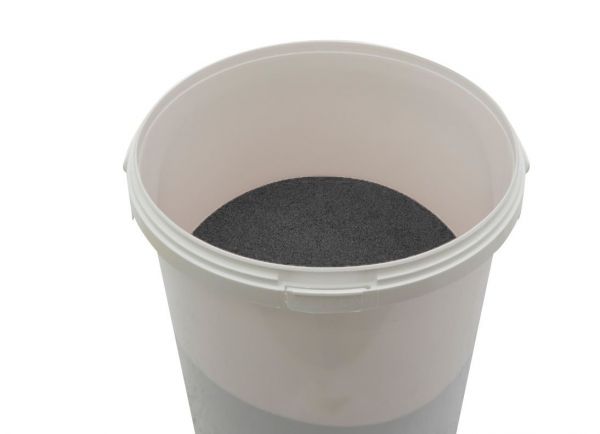 Load image into Gallery viewer, Straalgrit emmer 12.5 kg zwart 0.2 -1.0 mm.
