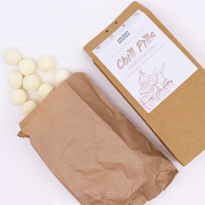 Load image into Gallery viewer, Vanille cupcake badbruisballen fizz chill pill gift box
