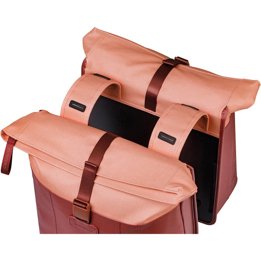 Basil dubbele fietstas vive 28-35l 14 x 30 x 38 cm - bordeaux roze