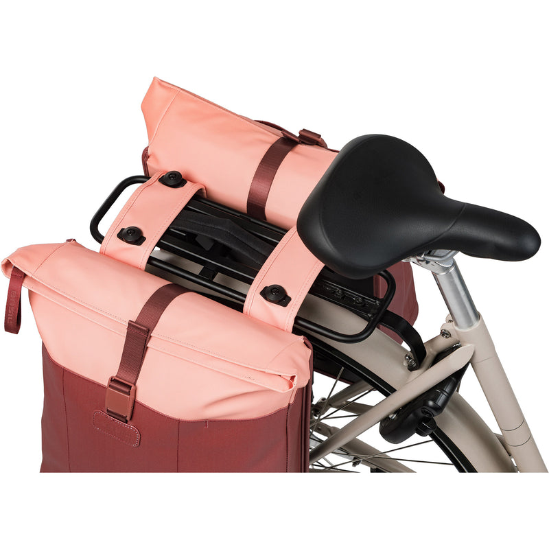 Load image into Gallery viewer, Basil dubbele fietstas vive mik 28-35l 14 x 30 x 38 cm - bordeaux roze
