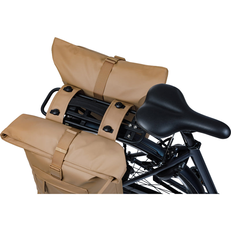 Load image into Gallery viewer, Basil dubbele fietstas brooklyn mik 41l 14 x 30 x 37 cm - zand
