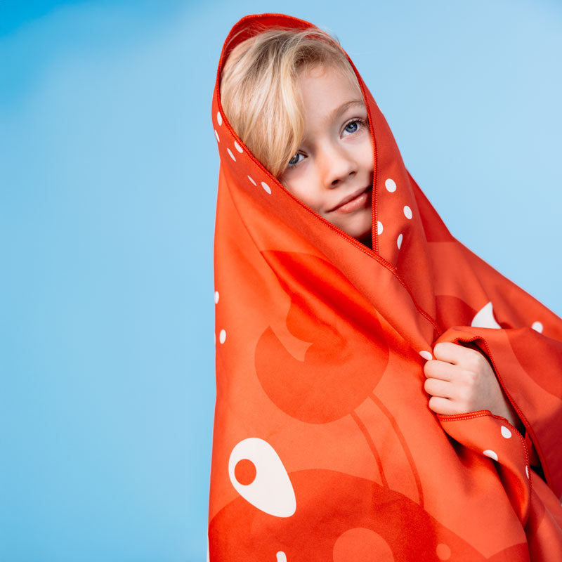 Load image into Gallery viewer, Crabby | rode microvezel handdoek 135 x 65 cm
