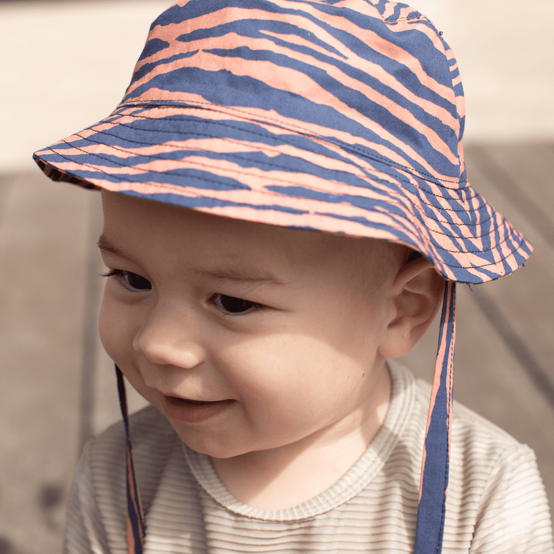 Load image into Gallery viewer, Vibrant stripes | blauw oranje uv zonnehoed
