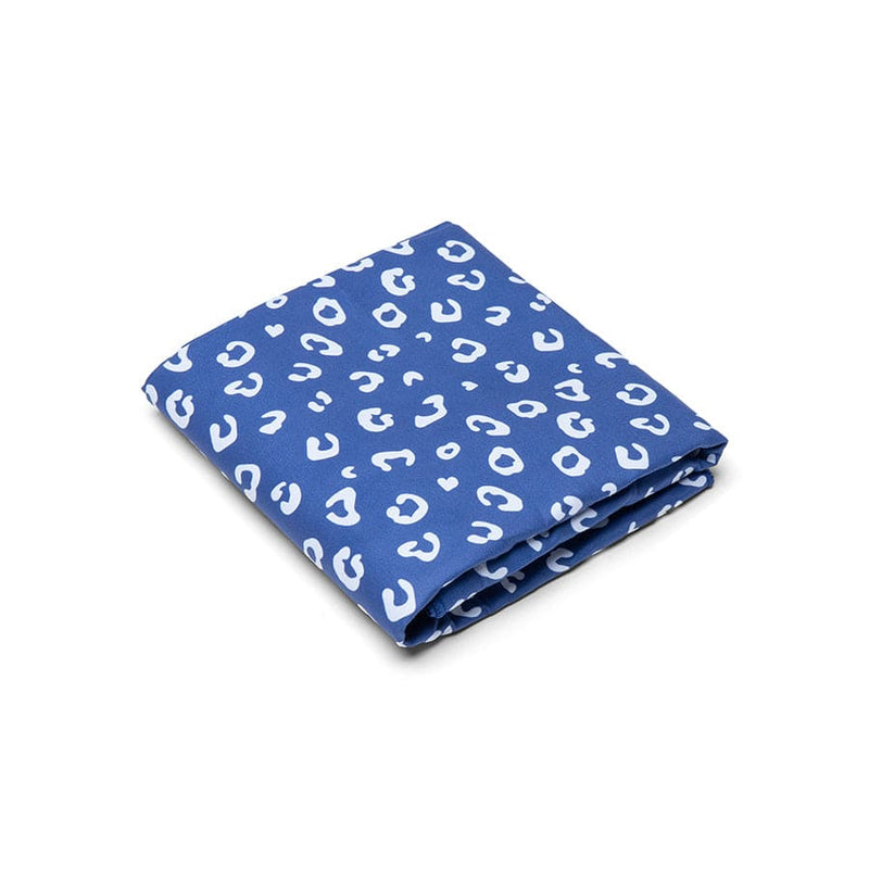Load image into Gallery viewer, Leopard | blauwe microvezel handdoek 135 x 65 cm
