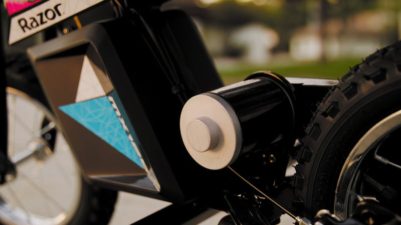 Load image into Gallery viewer, Step elek. dirt rocket mx125 - black + decal kit  (lithium) razor (15173802)
