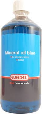 Olie Elvedes blauw mineraal vloeistof