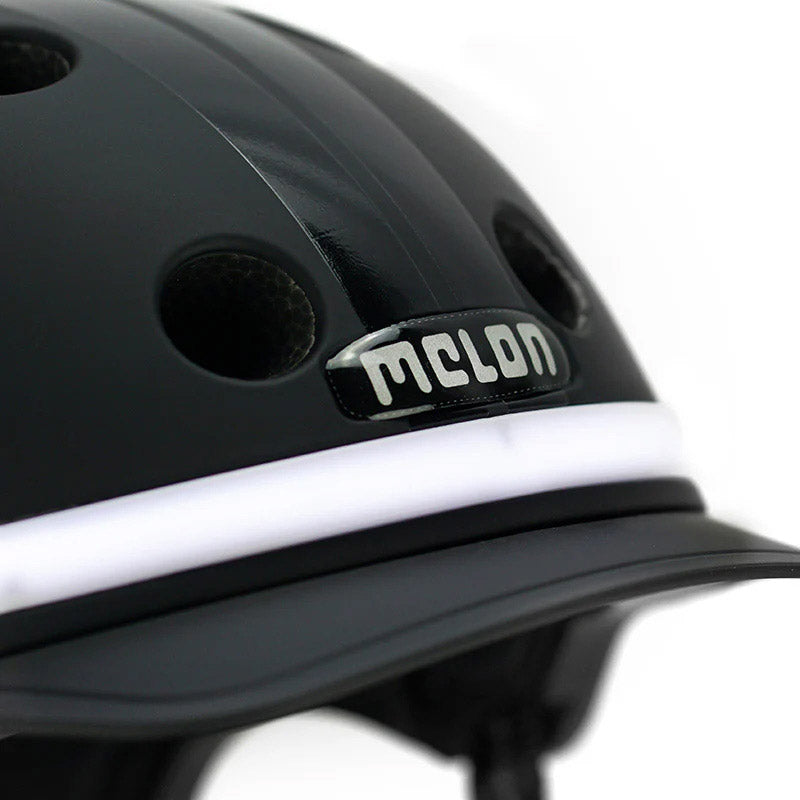 Load image into Gallery viewer, Melon helm met verlichting e-series black ice xl-xxl
