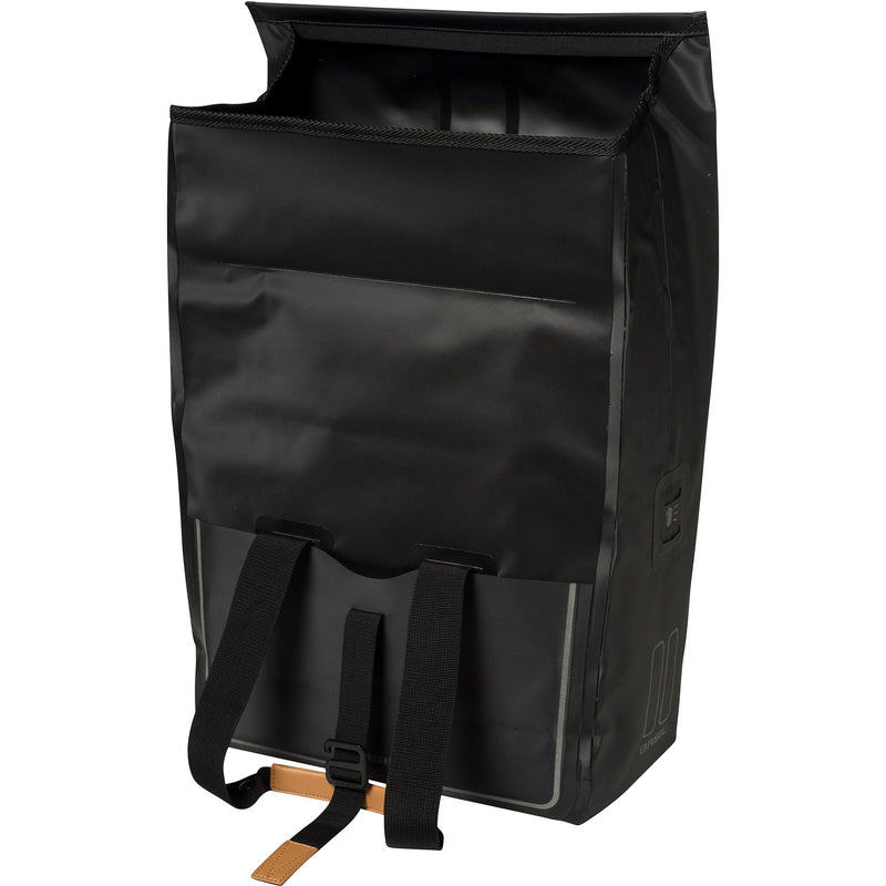 Load image into Gallery viewer, Basil Urban Dry Shopper - waterdichte fietsshopper, vegan leather details, verstelbare sluiting, reflectie, mat zwart

