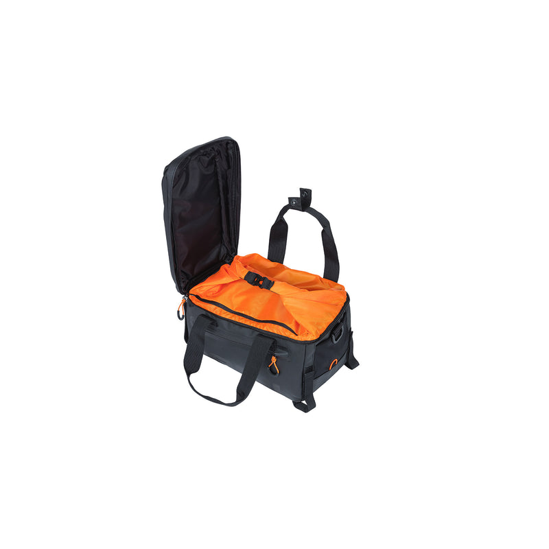Load image into Gallery viewer, Basil Miles Bagagedragertas - sportieve fietstas voor heren en dames - zwart oranje - waterdicht - 7 liter
