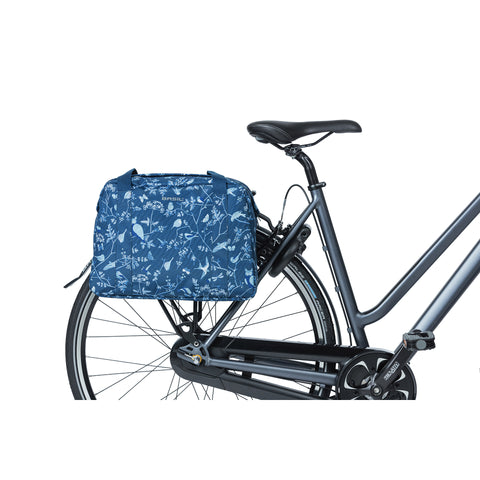 Basil Wanderlust - bicycle shoulder bag - 18 liters - indigo blue