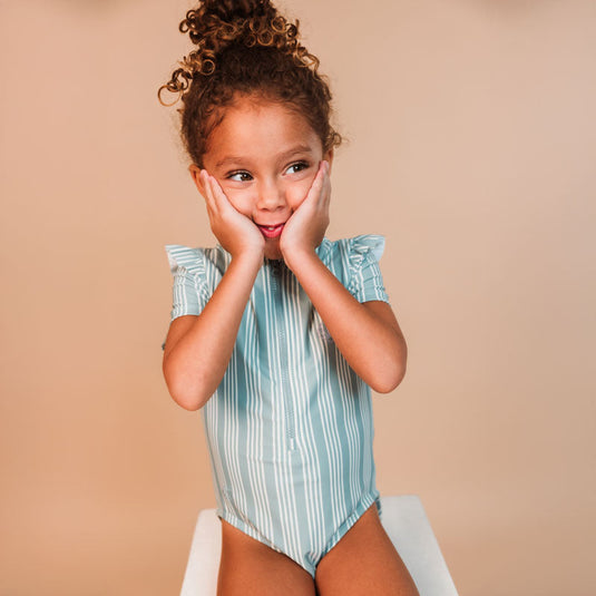 Resort stripe | groen gestreept meisjes uv badpak met korte mouwen