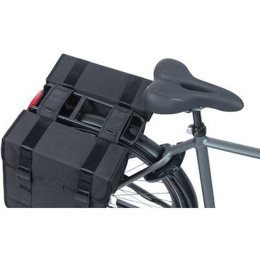 Basil Tour dubbele fietstas - waterafstotend - 28L - zwart