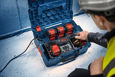 Bosch blauw 18v 8,0ah accu starterset exba18v-80 2-320 | 2x 8.0ah exba18v-80 accu + lader exal18v2-320 - 1600a0373x