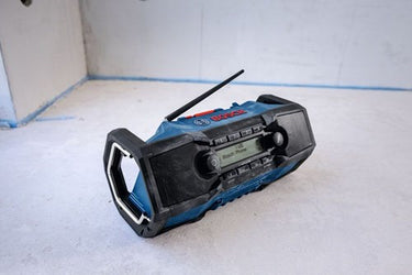Bosch blauw gpb 18v-3sc accuradio | fm, dab+ en bluetooth | zonder accu's en lader - 06014a3300