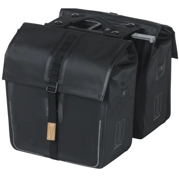 Load image into Gallery viewer, Basil dubbele fietstas urban dry mik 50 liter 16 x 31 x 32 cm (2x) - mat zwart
