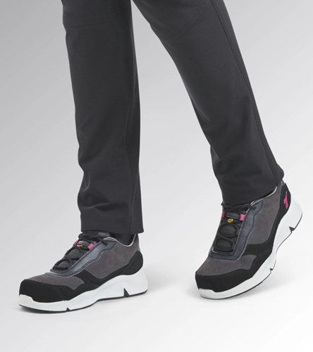 Afbeelding laden in galerijviewer, Diadora werkschoen athena laag 179902 s3l d0458 | nine iron raspberry (d0458) | maat 38 - 8053607443482
