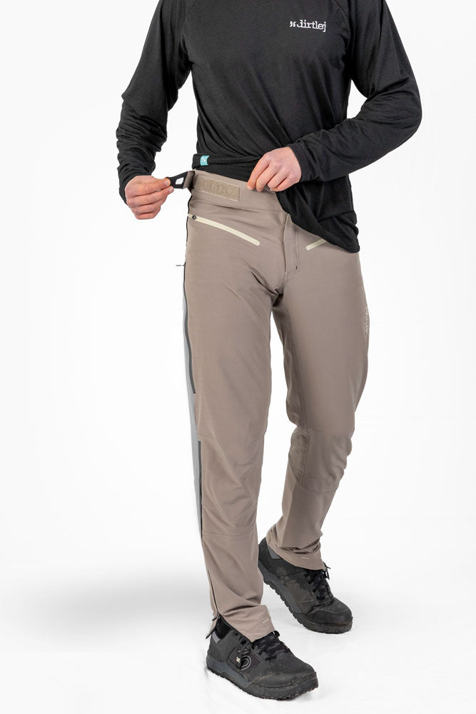 Load image into Gallery viewer, Dirtlej trailscout light long - mtb pants
