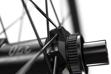 Dt swiss hu 1900 spline® 29 25mm cl boost front wheel