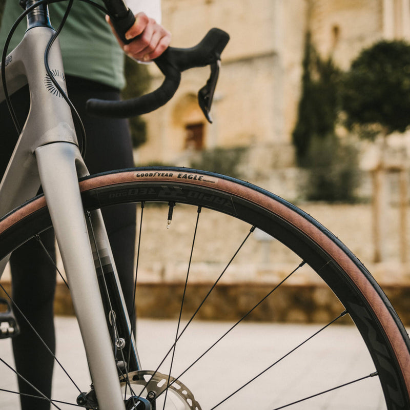 Load image into Gallery viewer, Goodyear - eagle 700x28c transparant
