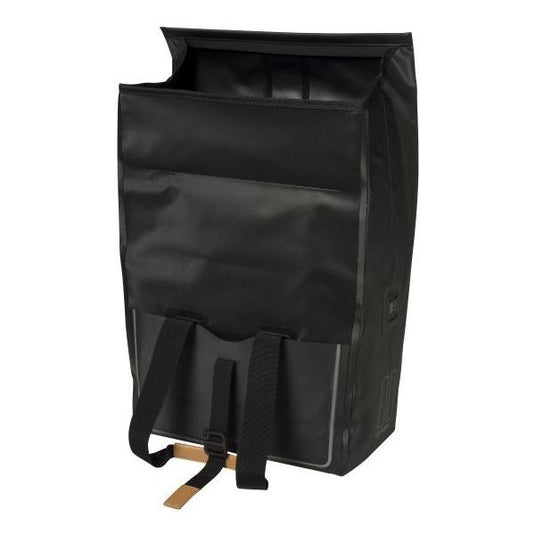 Basil Urban Dry Shopper - waterdichte fietsshopper, vegan leather details, verstelbare sluiting, reflectie, mat zwart