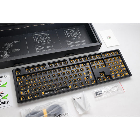 Ducky one 3 ansi layout barebone, toetsenbord (zwart zwart, us lay-out, rgb leds, hot swap, barebone)