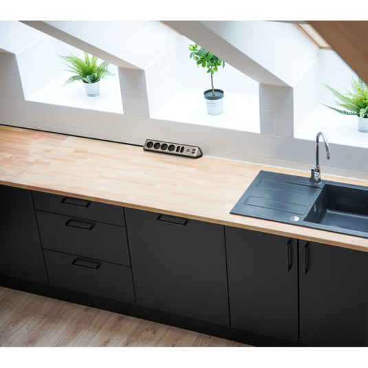 Brennenstuhl ®estilo hoekaansluitdoosstrook met usb laadfunctie 6-weg 4x b eschermend contactdoos 2x euro zilver zwart