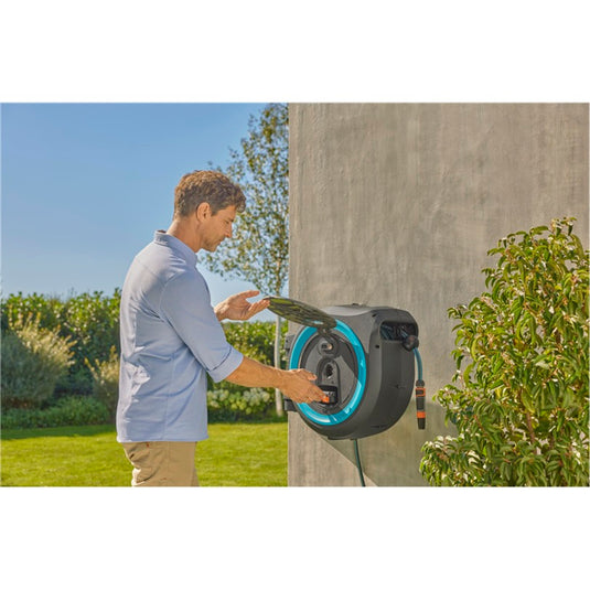 Gardena 35 m wand-slangenbox powerroll xl slanghaspel (grijs turquoise, 35 meter, accu en oplader niet inbegrepen, power for all alliance)