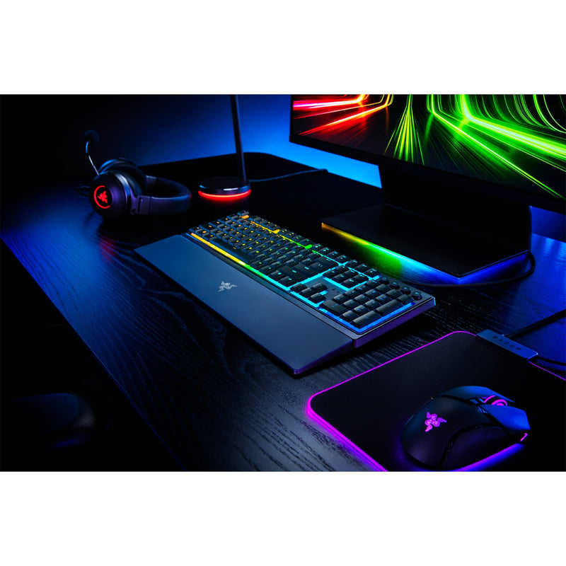Load image into Gallery viewer, Razer ornata v3 low profile rgb mechanisch gaming toetsenbord (zwart, us lay-out (qwerty), hybrid-mecha-membrane, 100%, rgb leds, abs)
