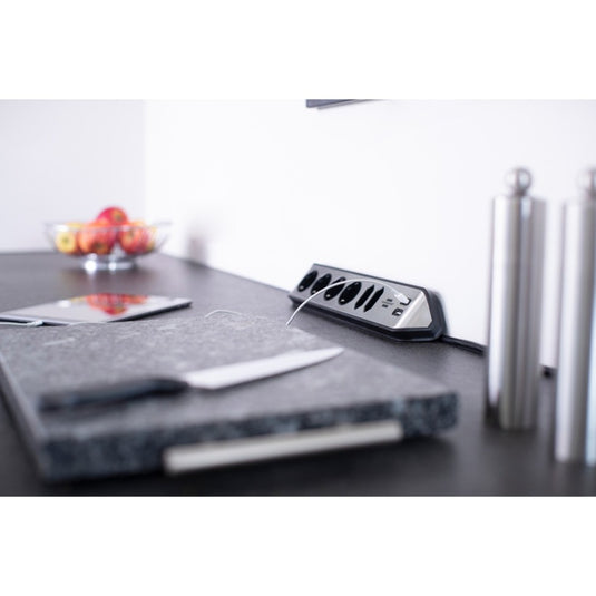 Brennenstuhl ®estilo hoekaansluitdoosstrook met usb laadfunctie 6-weg 4x b eschermend contactdoos 2x euro zilver zwart