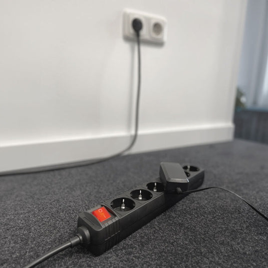 Act connectivity stekkerdoos met lichtgevende schakelaar, 6 sockets, 3 m, zwart stekkerdoos (zwart)