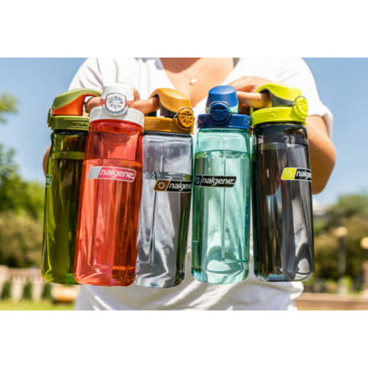 Nalgene on-the-fly lock-top sustain bottle, 700 ml drinkfles (grijs beige)