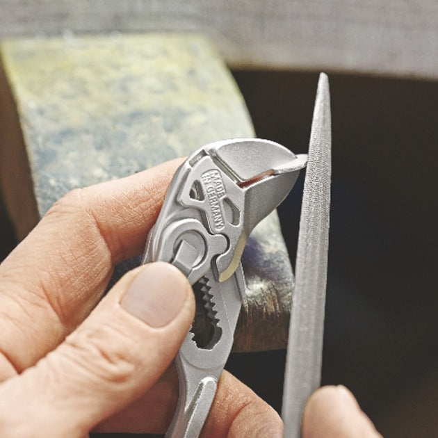Load image into Gallery viewer, Knipex knip sleuteltang 8603125
