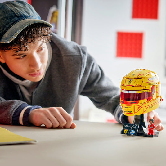 Lego editions scuderia ferrari hp helm van lewis hamilton - 43022