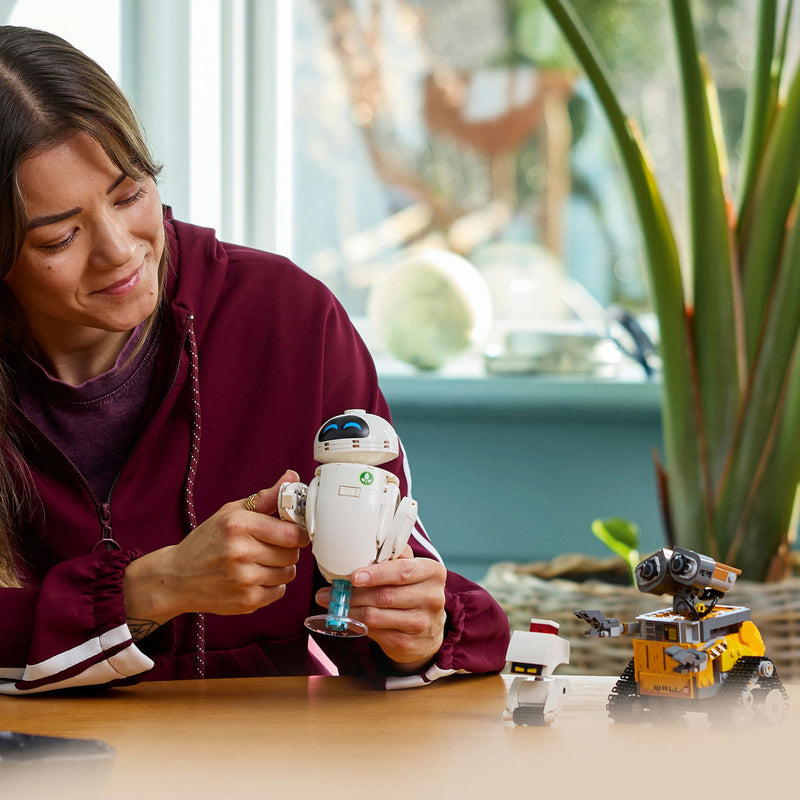 Load image into Gallery viewer, Lego disney en pixar wall-e en eve - 43279
