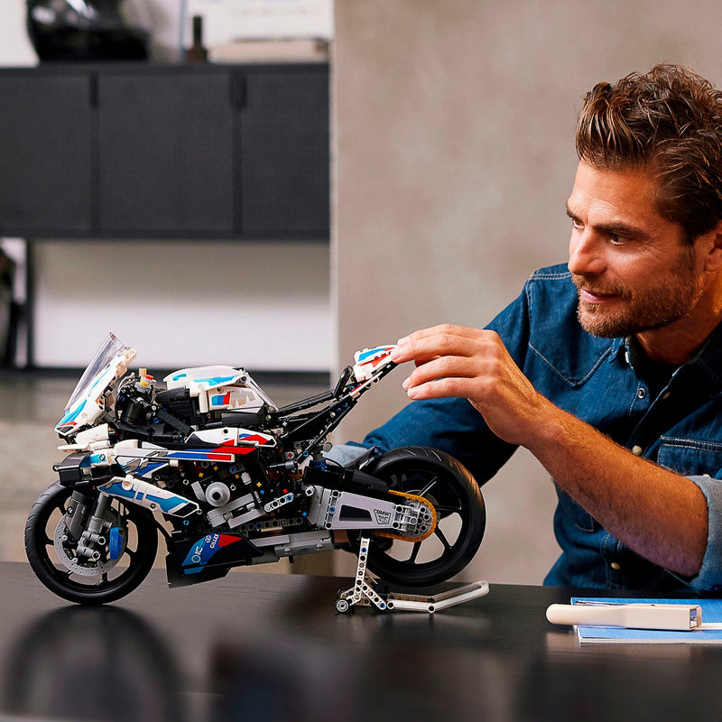 Load image into Gallery viewer, Lego technic - bmw m 1000 rr constructiespeelgoed (42130)

