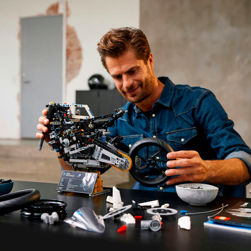 Load image into Gallery viewer, Lego technic - bmw m 1000 rr constructiespeelgoed (42130)
