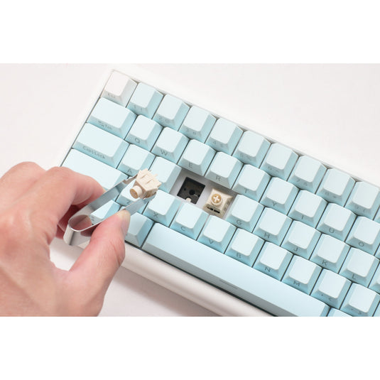 Ducky projectd tinker 65 - pom edition met qmk via rgb mechanisch toetsenbord (lichtblauw, us lay-out (qwerty), kailh box cream pro, 65%, rgb leds, double-shot pbt, hot-swappable pom, gasket mount)