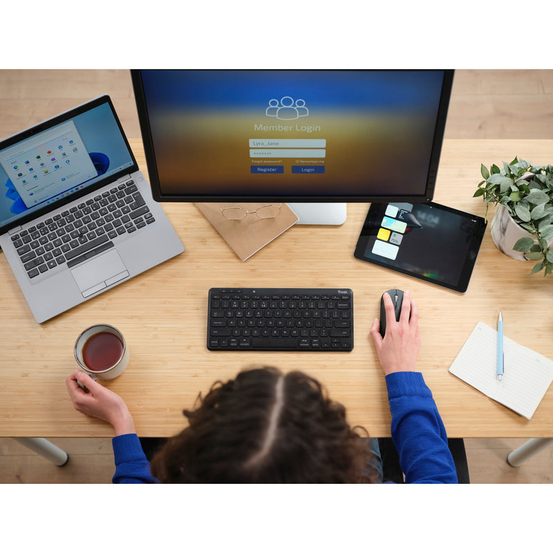 Load image into Gallery viewer, Trust lyra compact draadloos toetsenbord (zwart, us lay-out (qwerty), scissor switches, 65%, 2,4 ghz usb, bluetooth)
