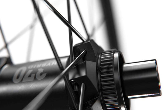 Dt swiss hu 1900 spline® 29 25mm cl front wheel