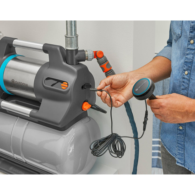 Load image into Gallery viewer, Gardena hydrofoorpomp 5600 silentcomfort (grijs roestvrij staal, bluetooth)
