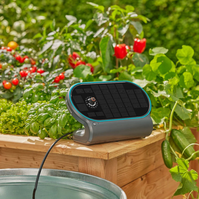 Load image into Gallery viewer, Gardena aquabloom set l voor bewatering op zonne-energie besproeiingscomputer (grijs turquoise, automatisch besproeiingssysteem, accu inbegrepen)
